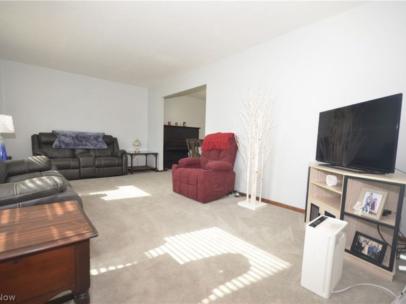 27 E Overdale Drive, Tallmadge, OH 44278 Photo 4