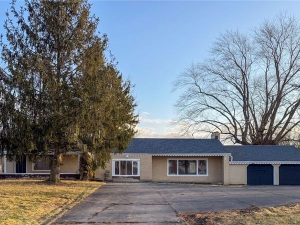 4055 Center Road, Poland, OH 44514