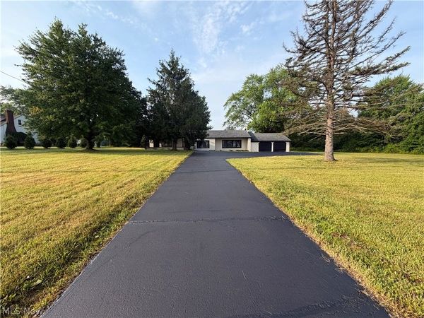 4055 Center Road, Poland, OH 44514