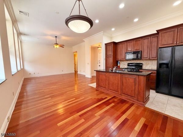 33 Forest Ave, Unit 1E, Hawthorne, NJ 07506