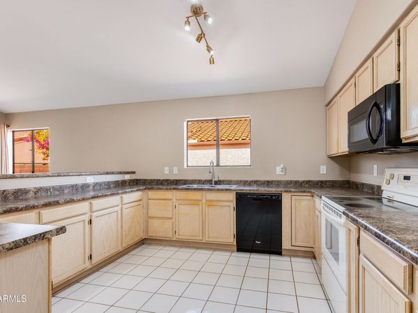 8645 W MAUI Lane, Peoria, AZ 85381