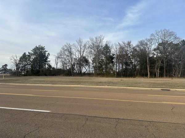 654 MAIN ST , Adamsville, TN 38310