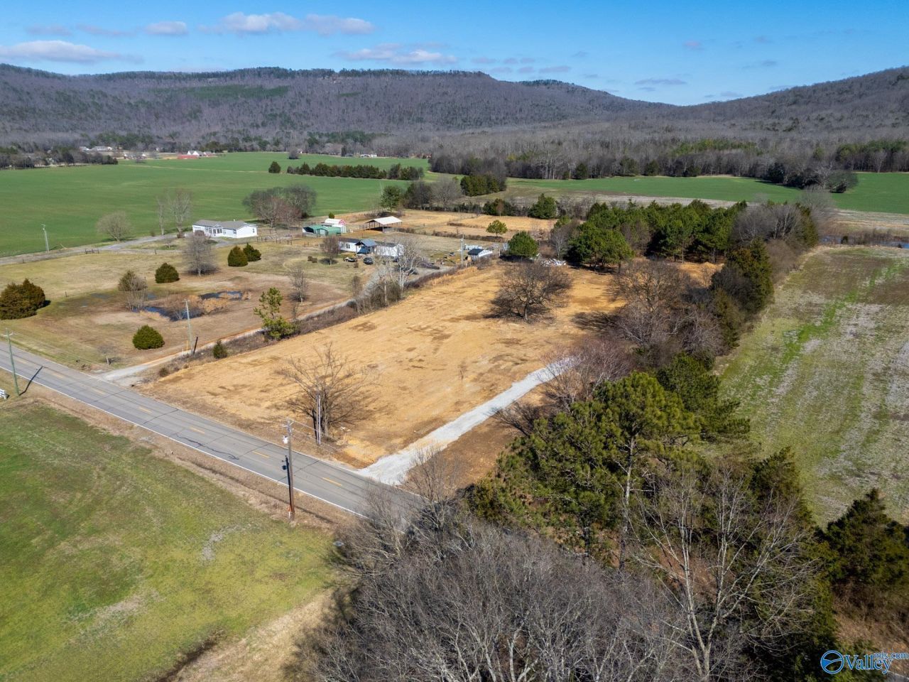 397 Old Gurley Pike, Owens Cross Roads, AL 35763 Main Photo