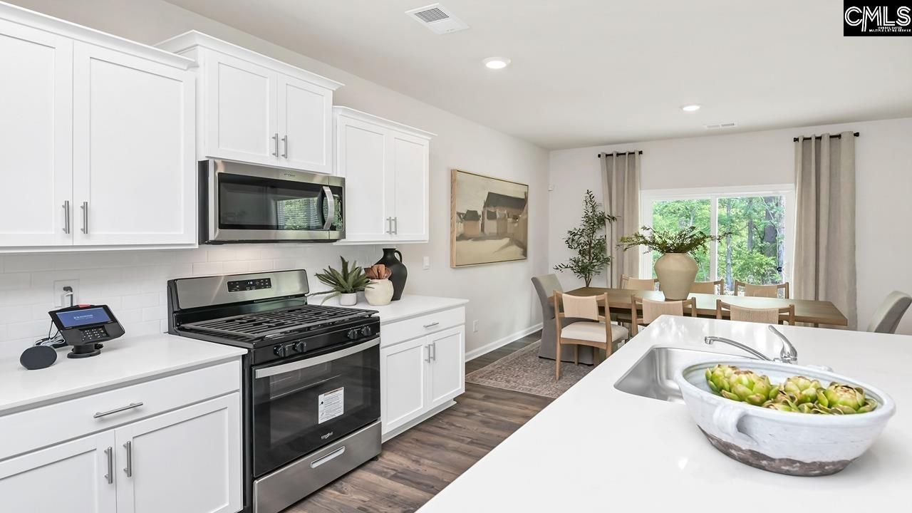 431 Leathertree Lane  Photo 12