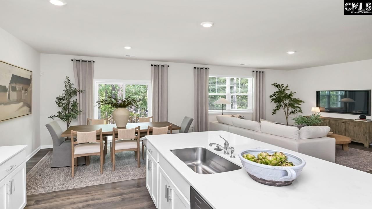 431 Leathertree Lane  Photo 13