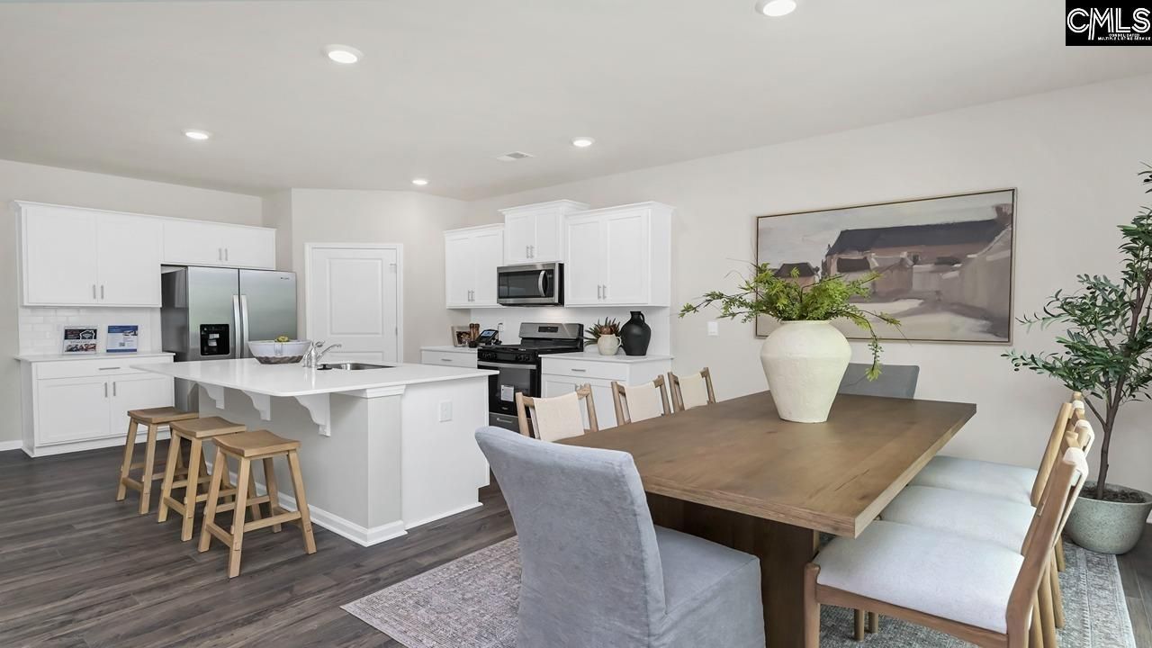 431 Leathertree Lane  Photo 15