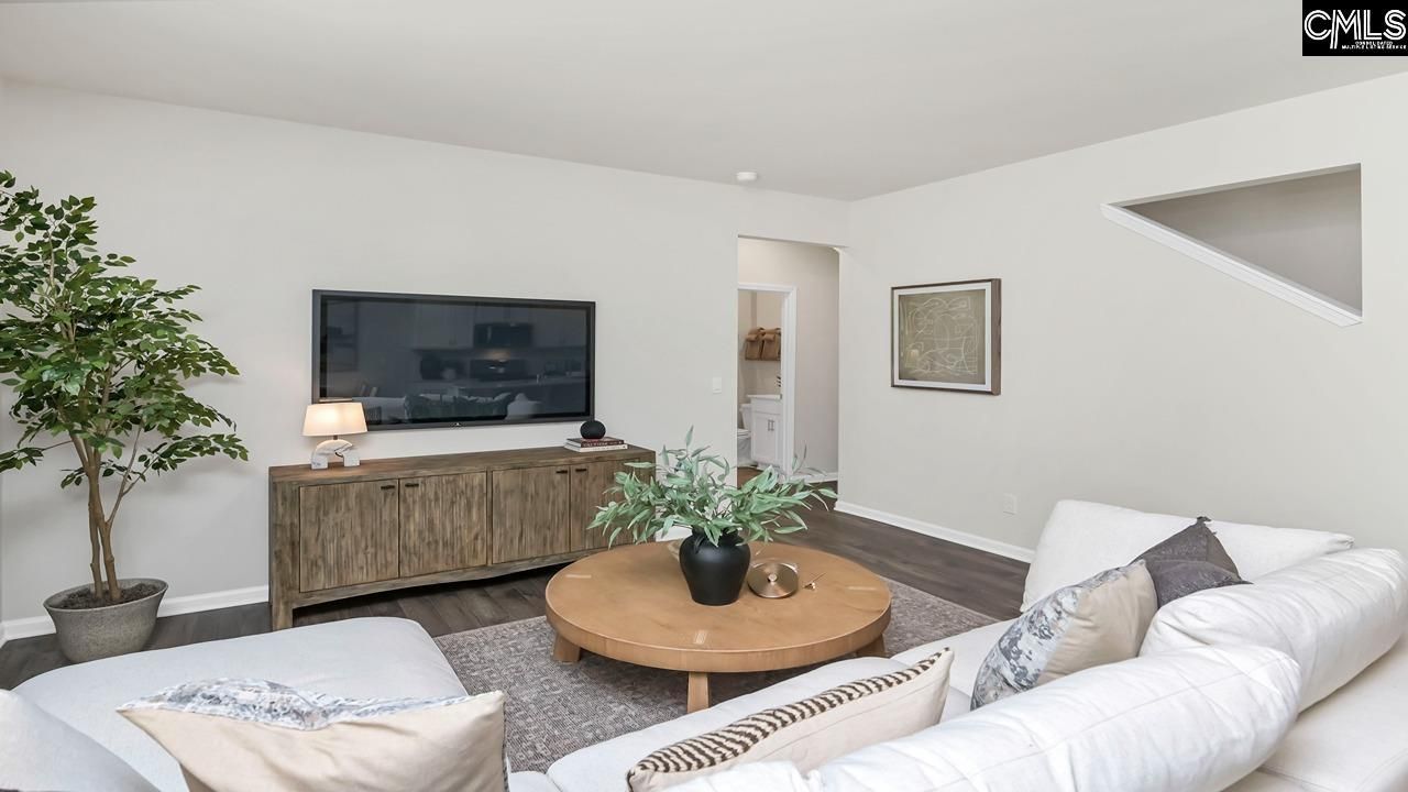 431 Leathertree Lane  Photo 18