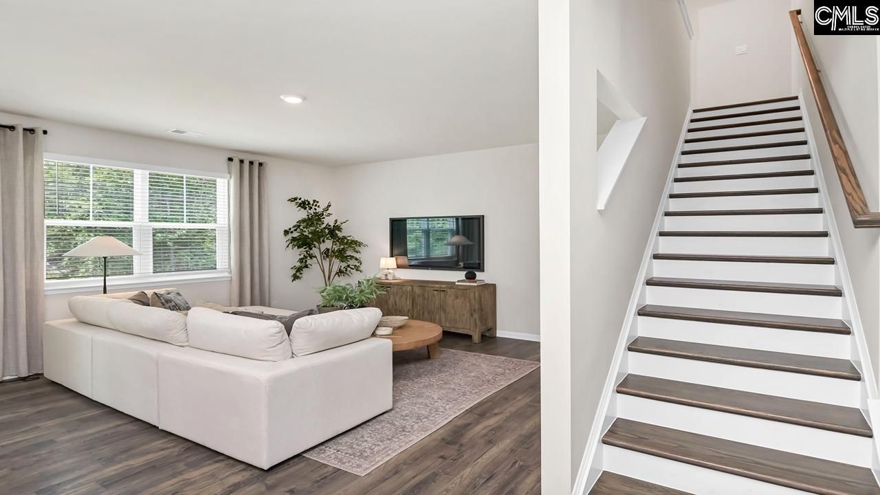 431 Leathertree Lane  Photo 27