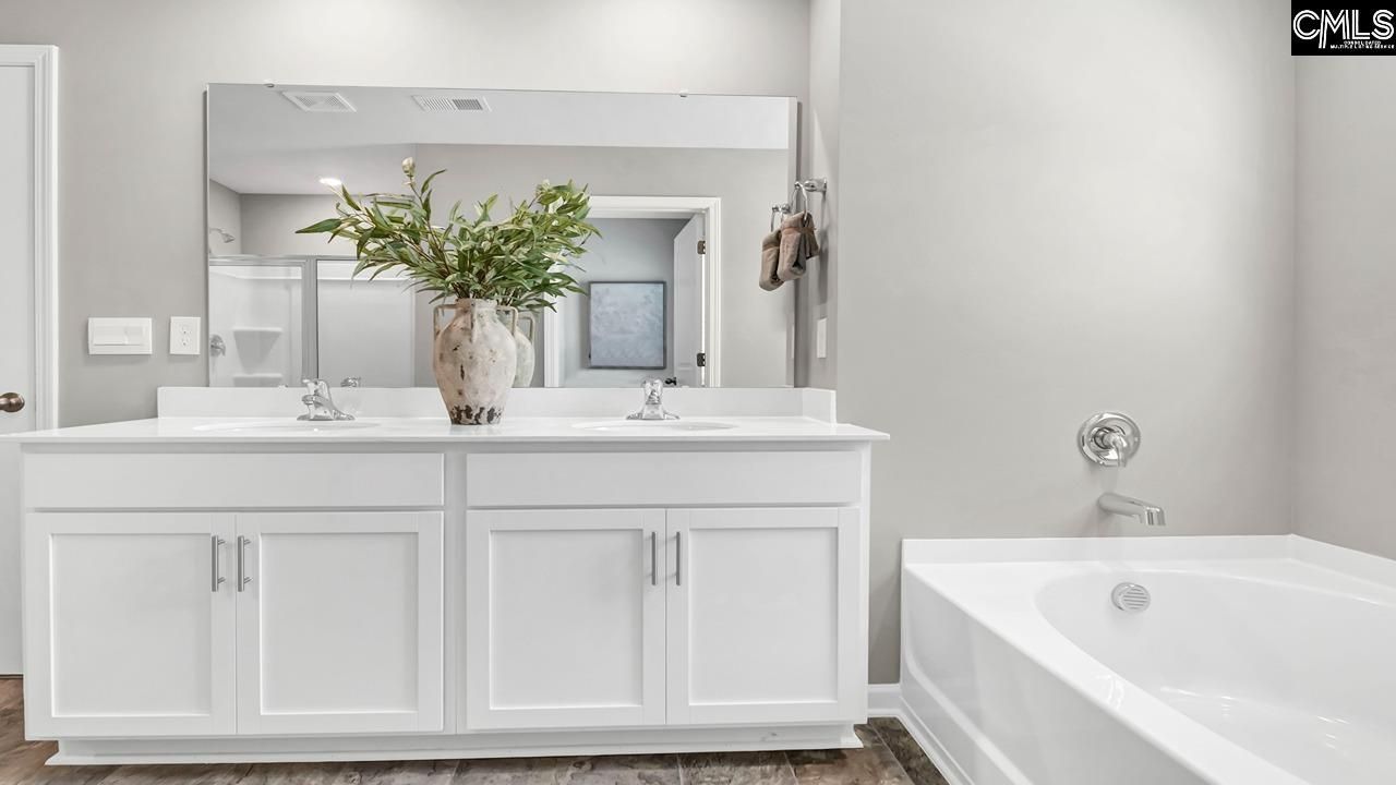 431 Leathertree Lane  Photo 33