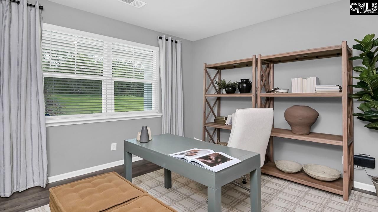 431 Leathertree Lane  Photo 4