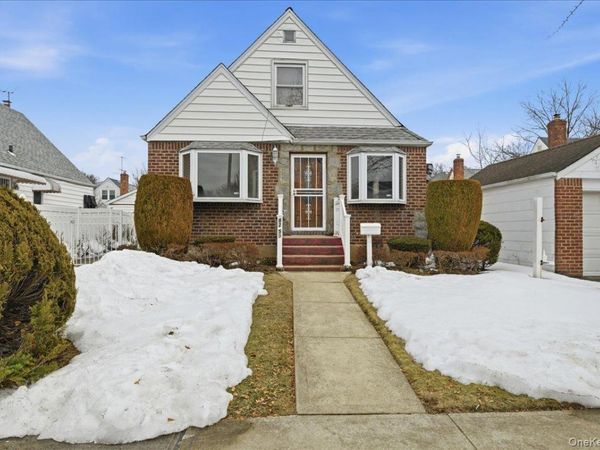 82-59 263rd Street, Floral Park, NY 11004