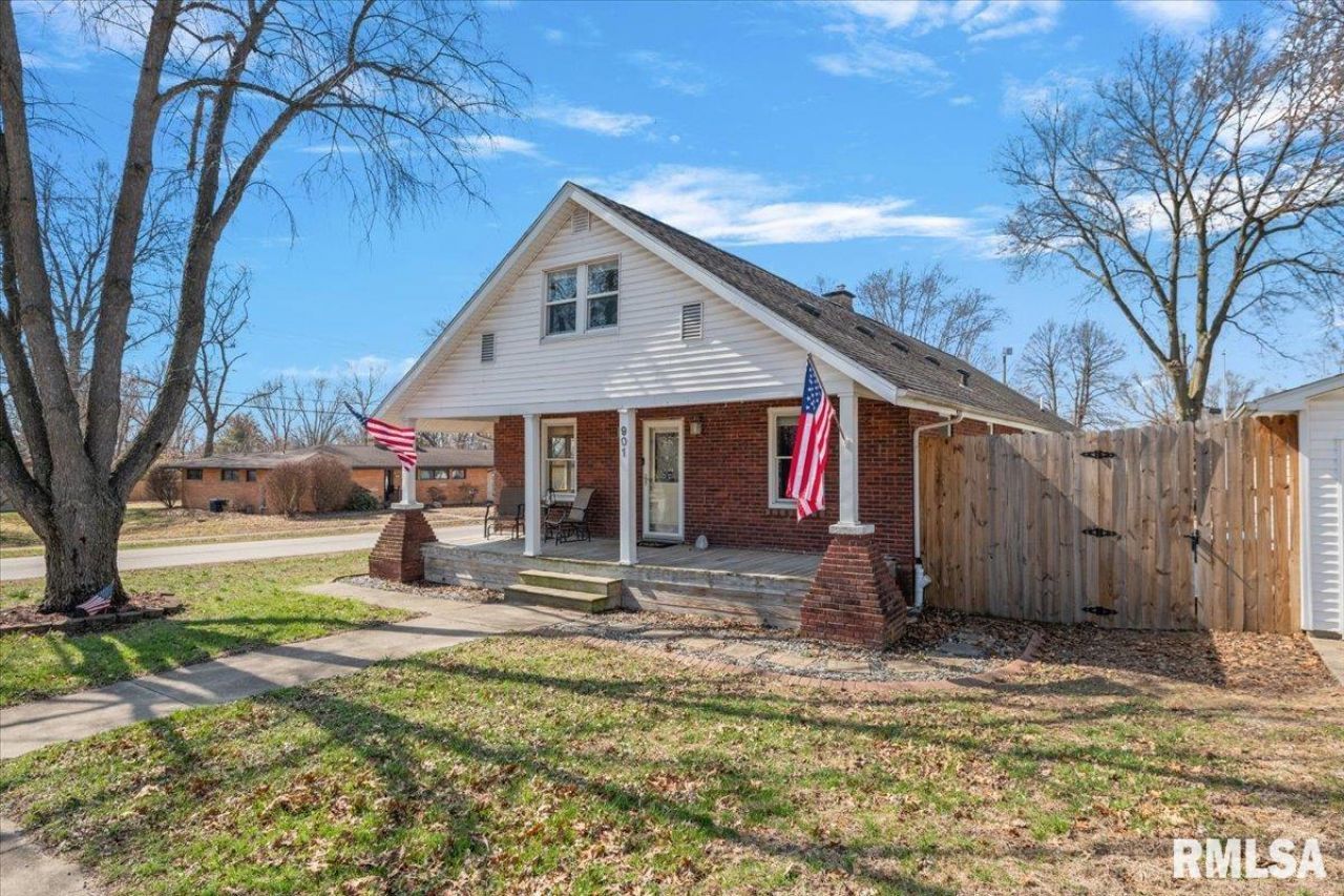 901 N 6th Street, Riverton, IL 62561 Main Photo