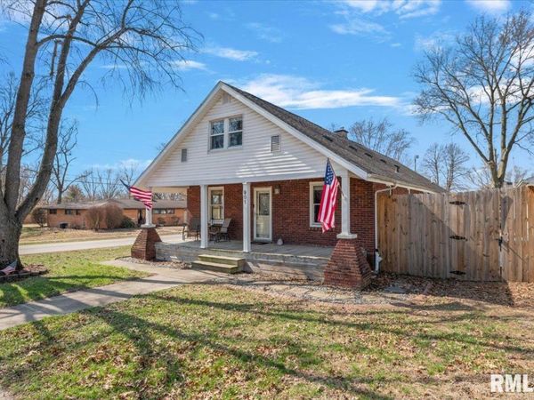 901 N 6TH Street, Riverton, IL 62561