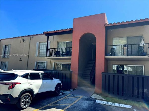 10836 N Kendall Dr , Unit V14, Miami, FL 33176