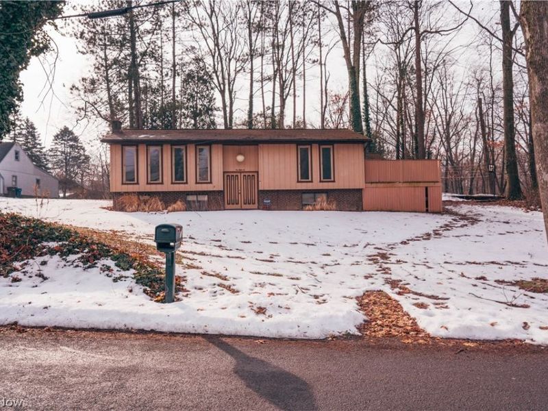 156 W Ingleside Drive, Akron, OH 44319 Photo 1