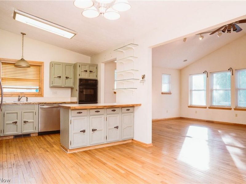 156 W Ingleside Drive, Akron, OH 44319 Photo 5