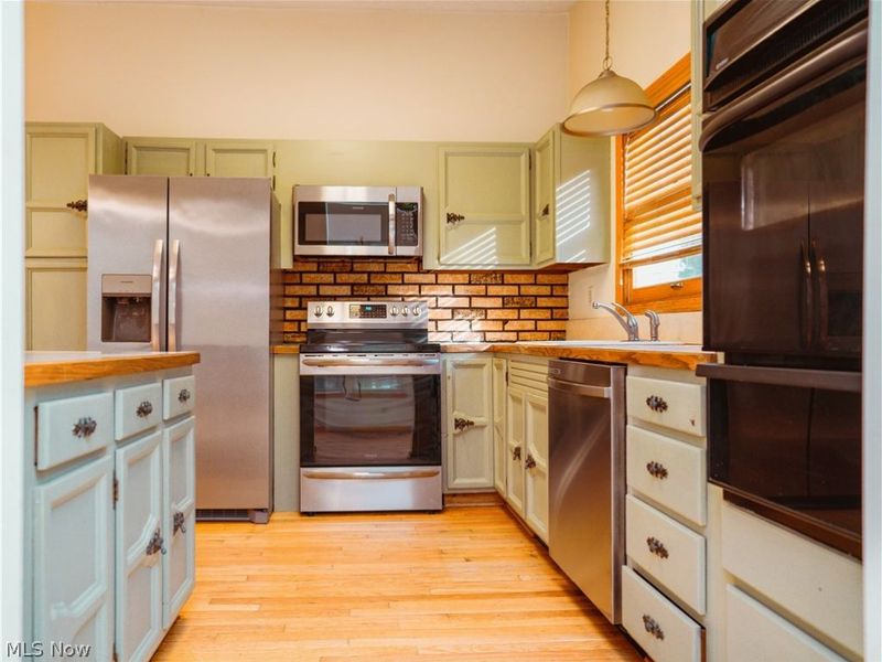 156 W Ingleside Drive, Akron, OH 44319 Photo 6