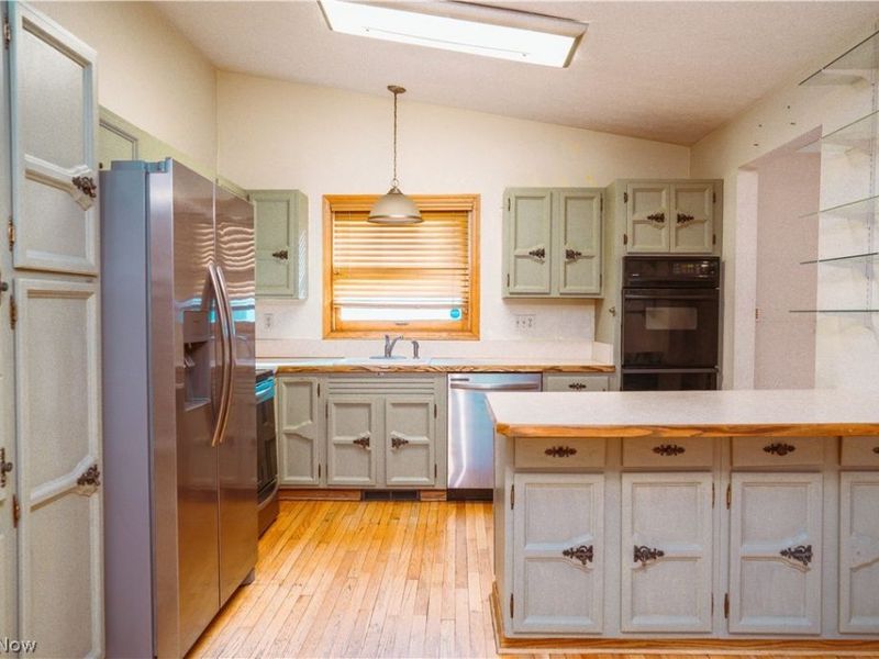 156 W Ingleside Drive, Akron, OH 44319 Photo 9