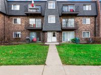 9407 Bay Colony Drive, Des Plaines, IL 60016 primary photo