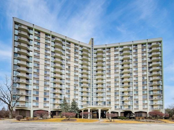 40 N Tower Road, Unit 4F, Oak Brook, IL 60523