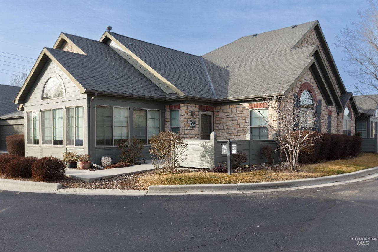 2858 N Cloverdale Rd primary photo