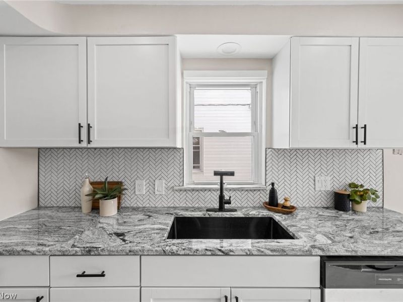 4226 Okalona Road, Cleveland, OH 44121 Photo 12