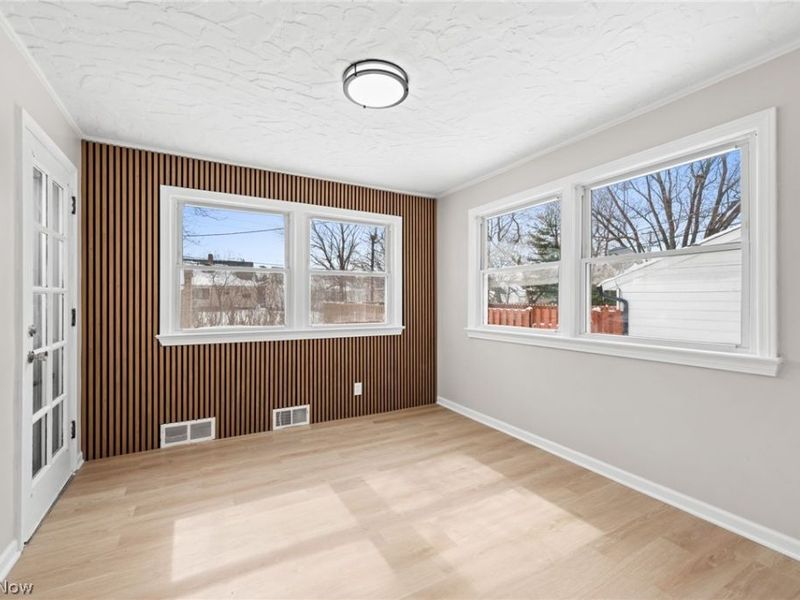 4226 Okalona Road, Cleveland, OH 44121 Photo 8