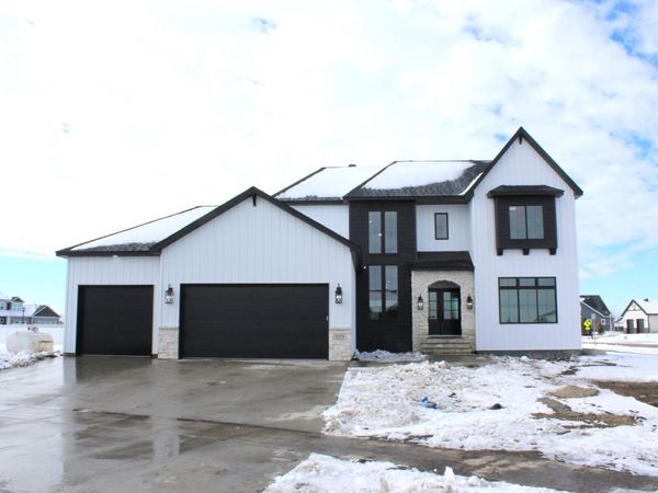 959 50th Avenue W, West Fargo, ND 58078