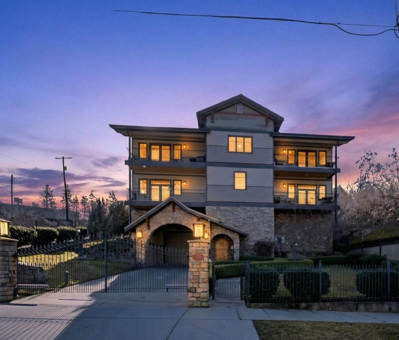 1405 W Water Ave, Spokane, WA 99201 Main Photo