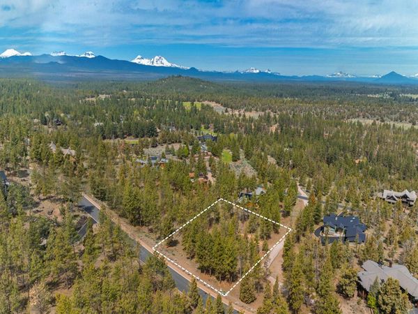 3399 NW Greenleaf Way, Bend, OR 97703