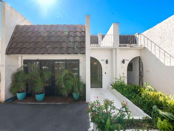 9002 SW 62nd Ter, Unit 7-D, Miami, FL 33173