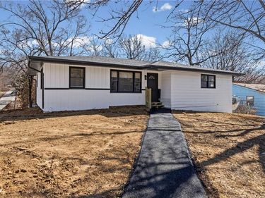 8401 Wayne Avenue, Kansas City, MO 64131