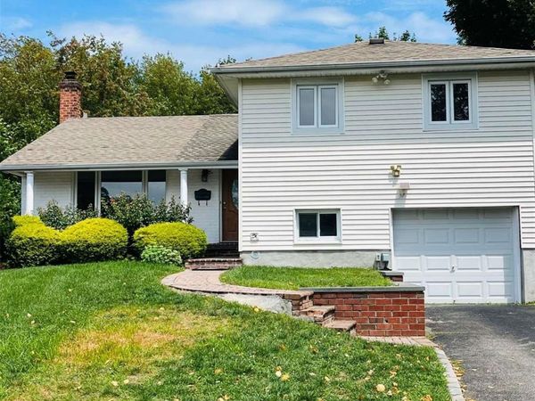 40 Willets Drive, Syosset, NY 11791