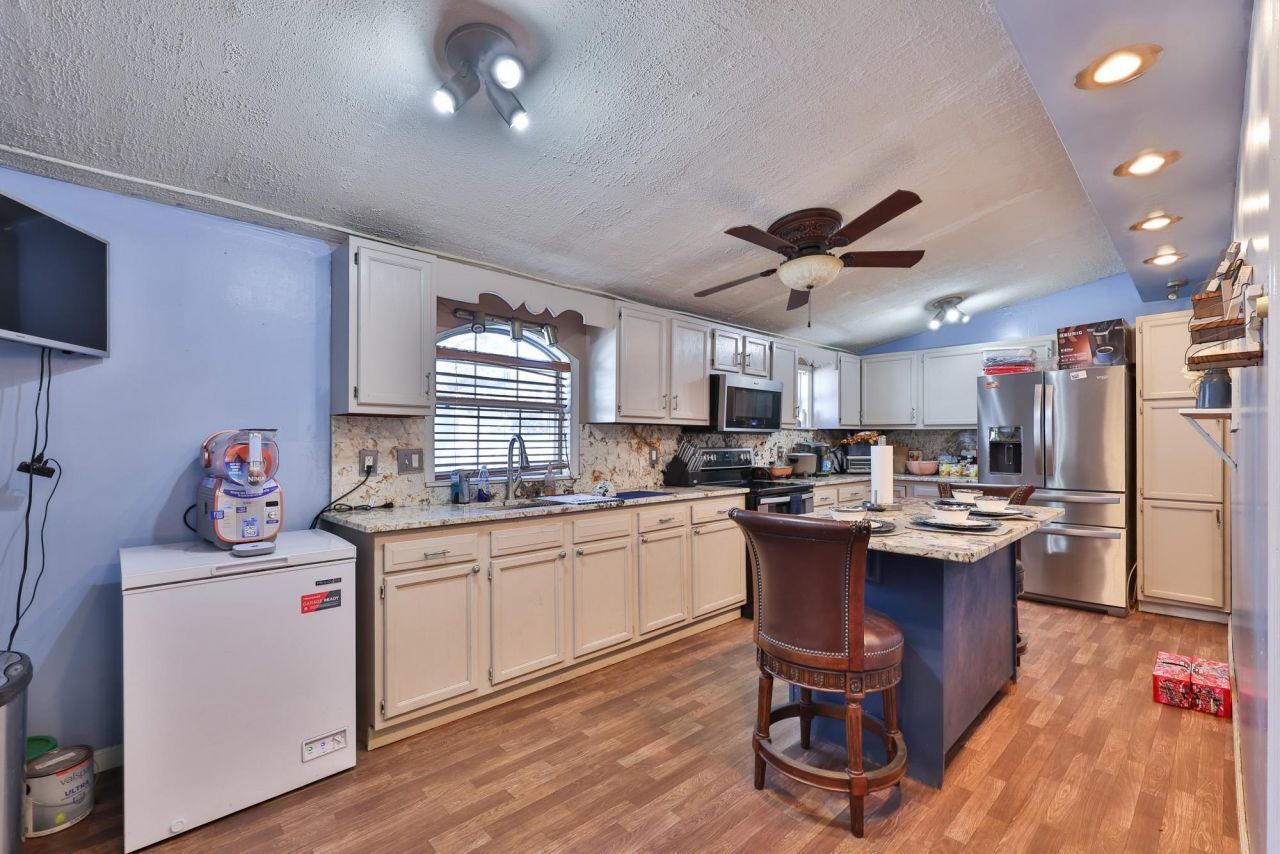 410 Pearl St.  Photo 5