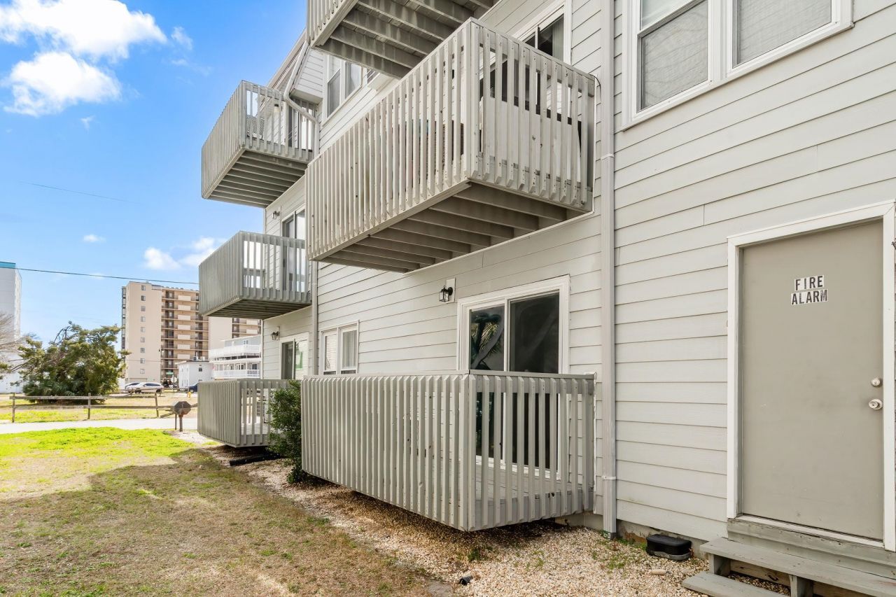 300 47th Ave. N  Photo 23