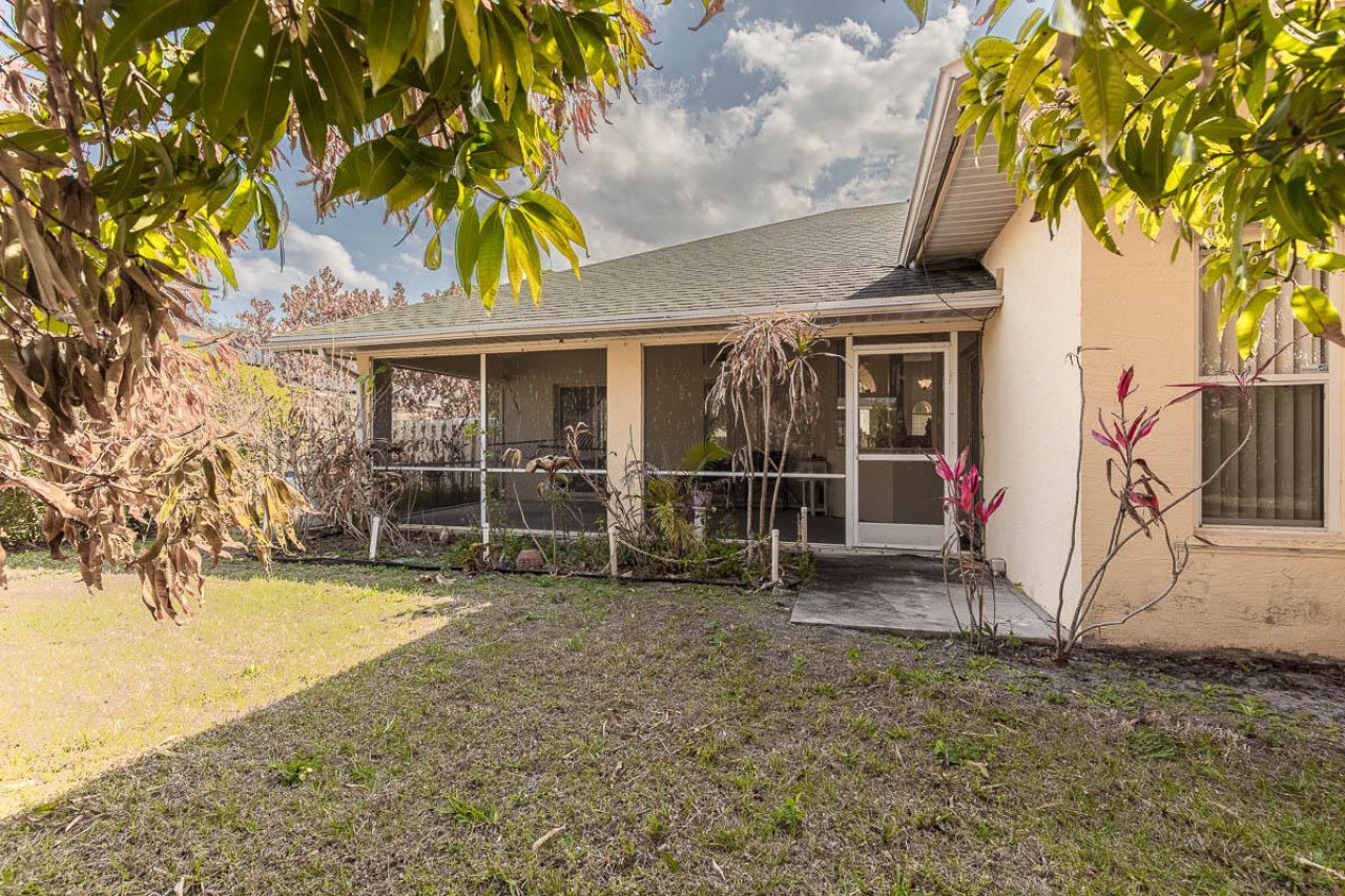 2417 SE Dogwood Avenue, Port Saint Lucie, FL 34952 Photo