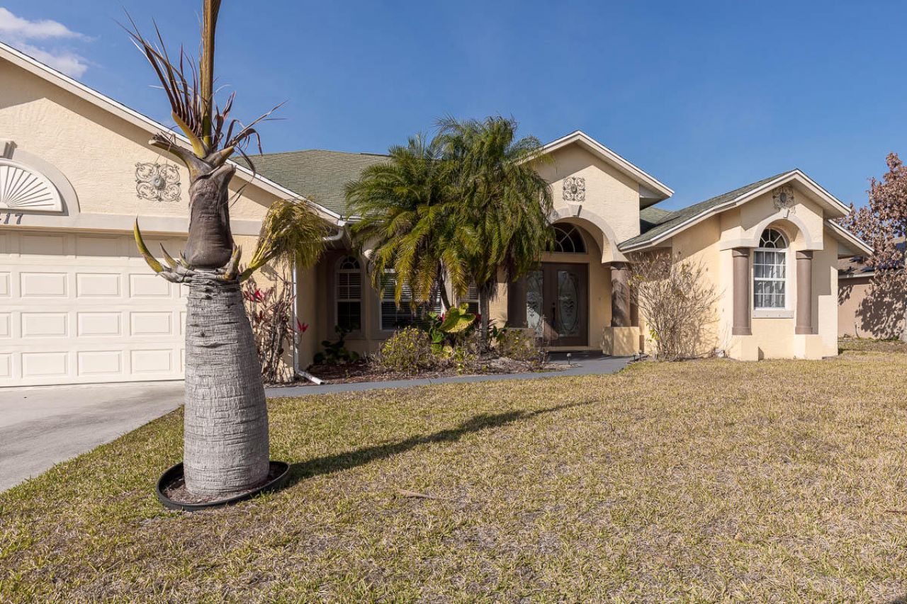 2417 SE Dogwood Avenue, Port Saint Lucie, FL 34952 Photo