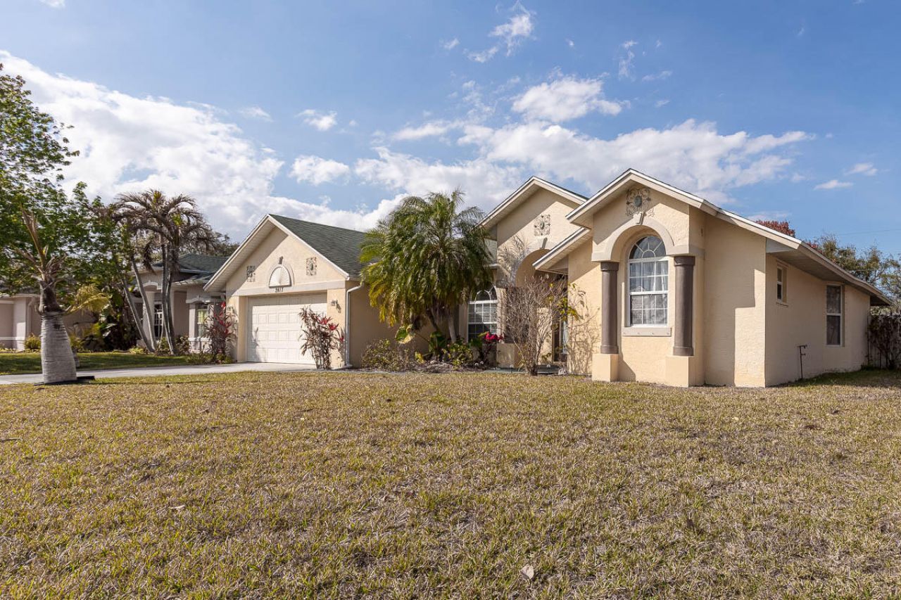 2417 SE Dogwood Avenue, Port Saint Lucie, FL 34952 Photo