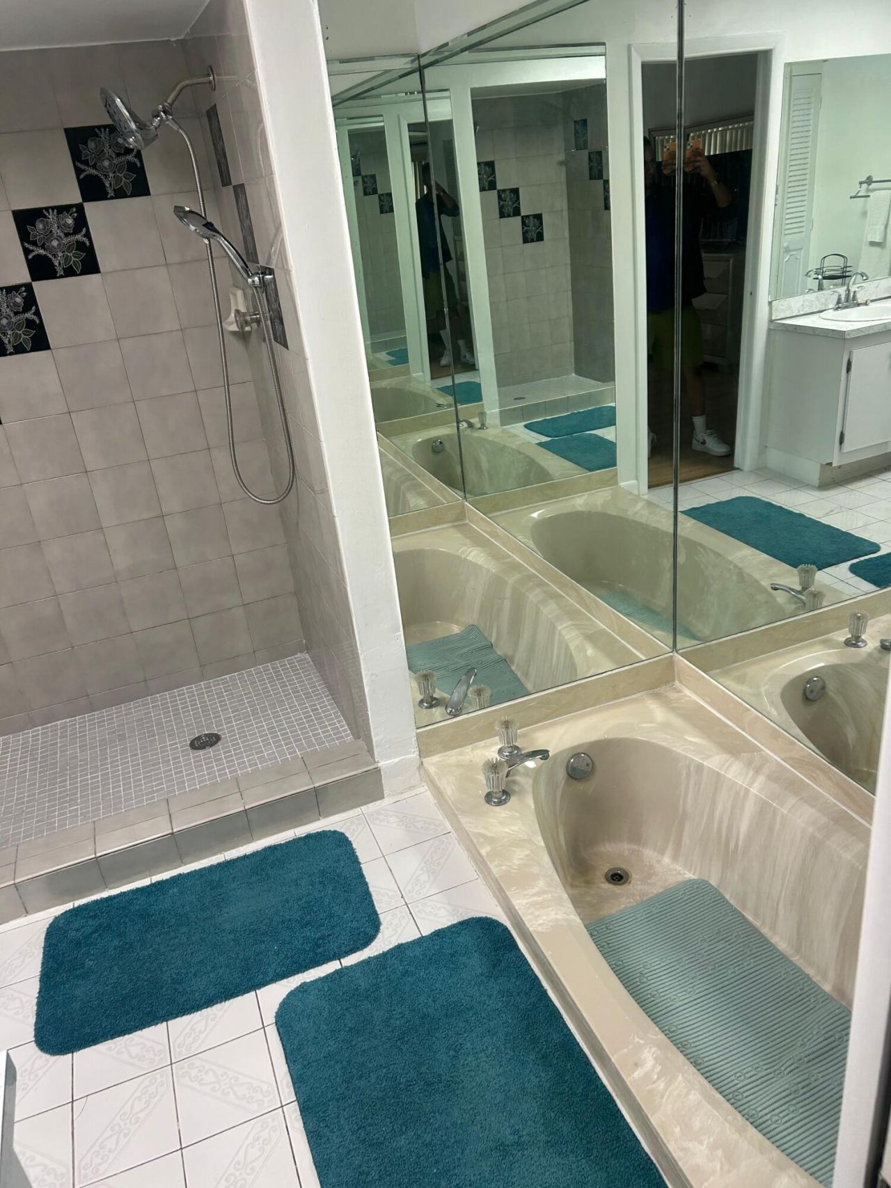 19112 W Lake Drive, Hialeah, FL 33015 Photo
