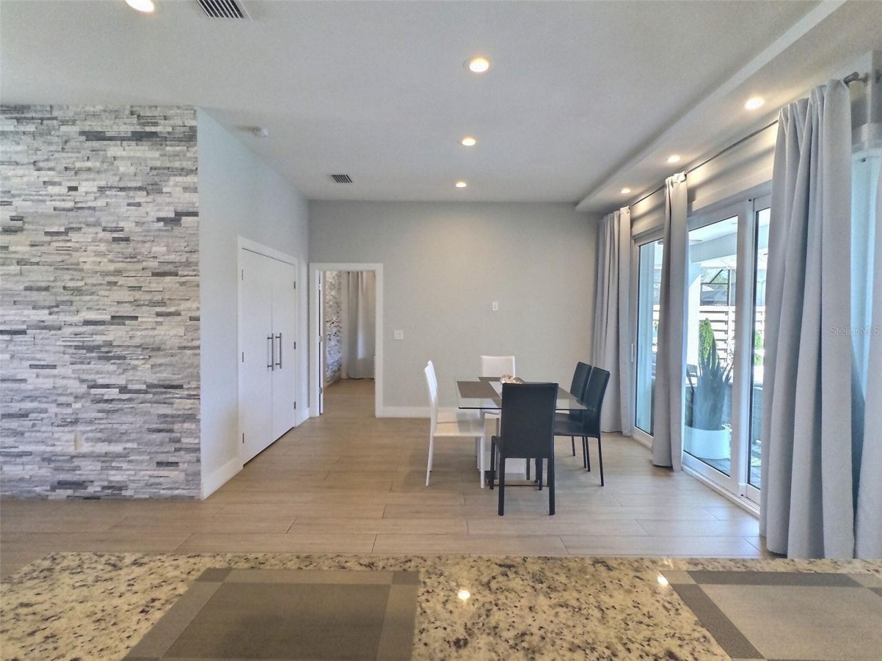 4630 Classique Drive , Sarasota, FL 34243 Photo