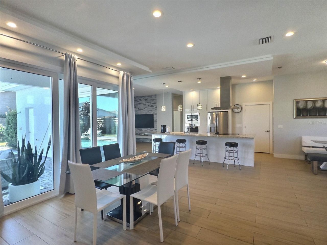 4630 Classique Drive , Sarasota, FL 34243 Photo