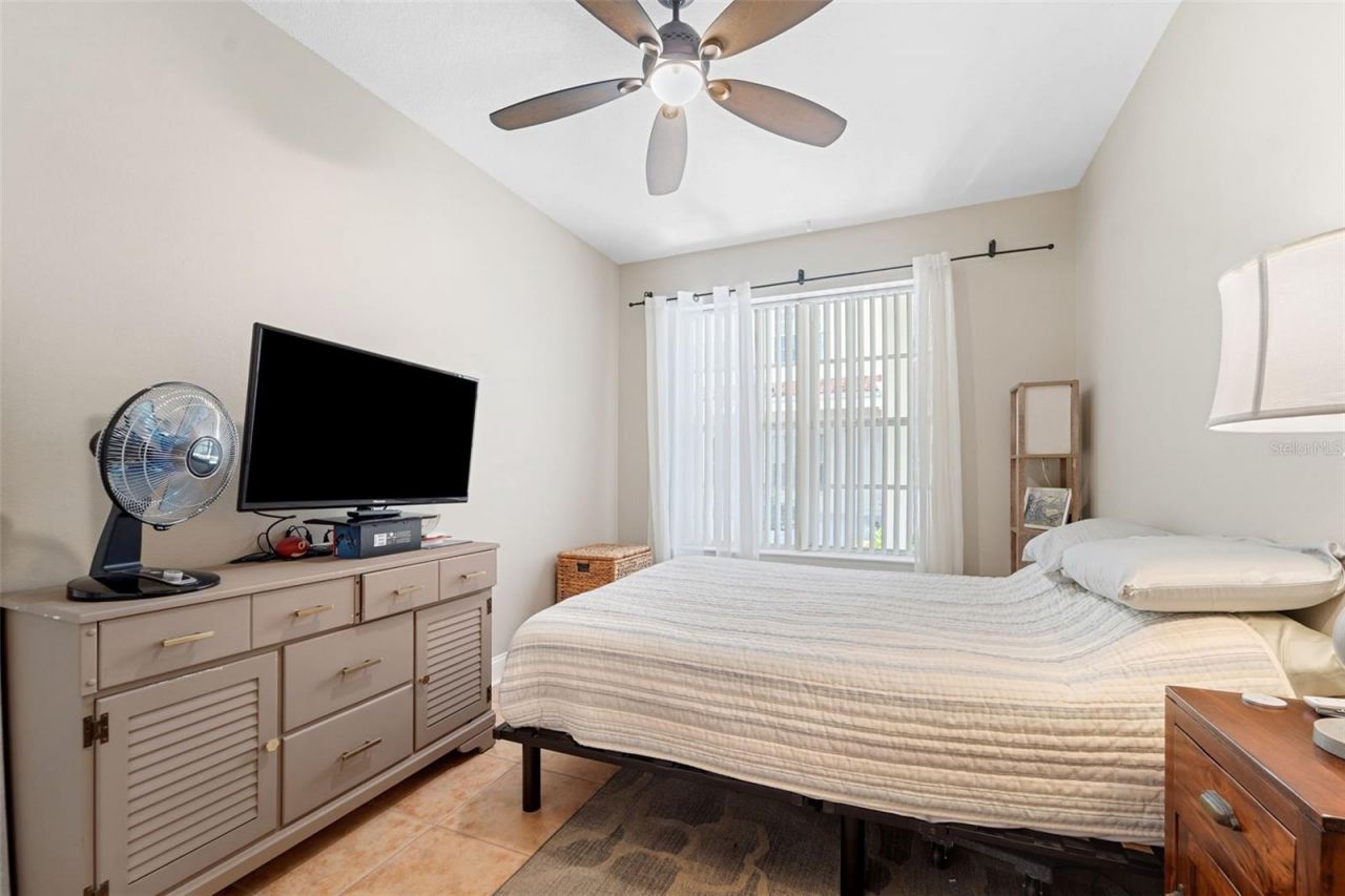 701 Mirror Lake Drive N, Unit 120, Saint Petersburg, FL 33701 Photo