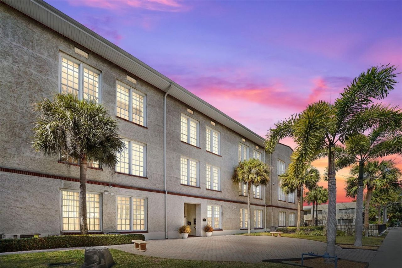 701 Mirror Lake Drive N, Unit 120, Saint Petersburg, FL 33701 Photo