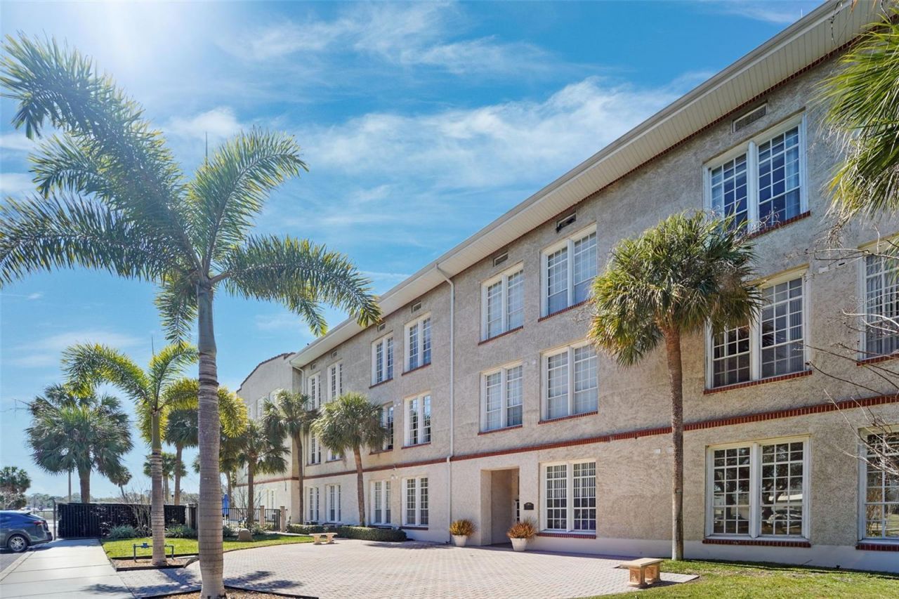 701 Mirror Lake Drive N, Unit 120, Saint Petersburg, FL 33701 Photo