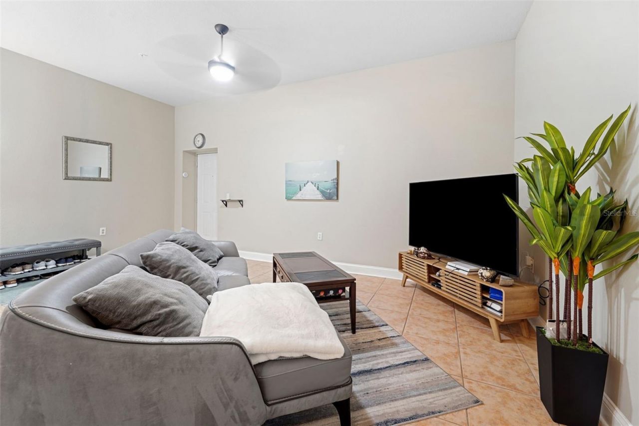 701 Mirror Lake Drive N, Unit 120, Saint Petersburg, FL 33701 Photo