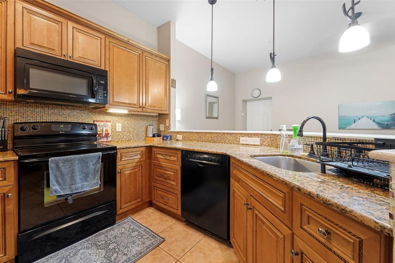 701 Mirror Lake Drive N, Unit 120, Saint Petersburg, FL 33701 Photo