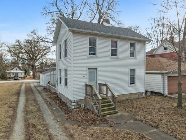 205 E Oak Street, Fairbury, IL 61739