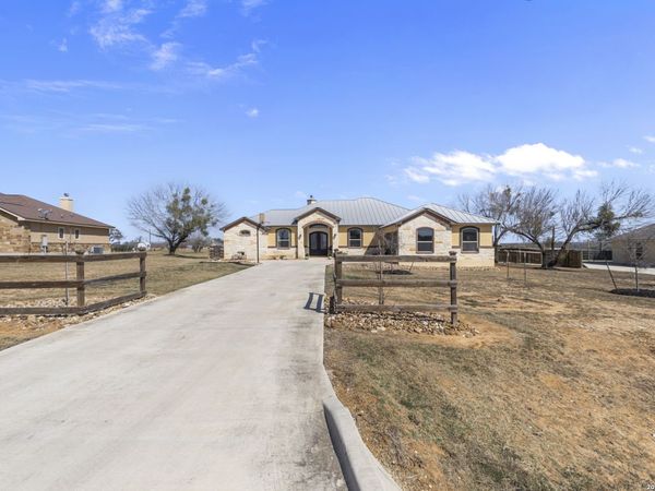 109 Colibro Creek, La Vernia, TX 78121