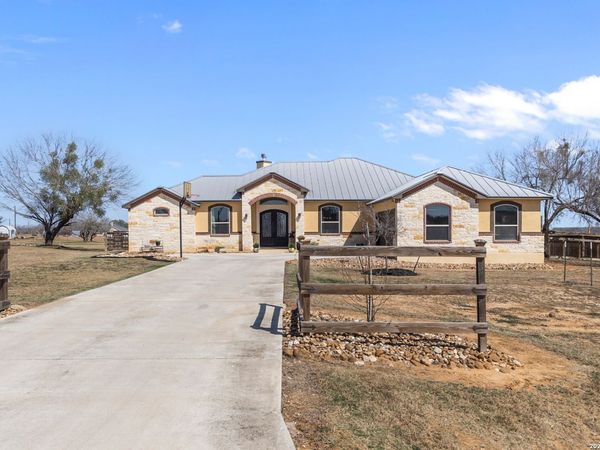 109 Colibro Creek, La Vernia, TX 78121