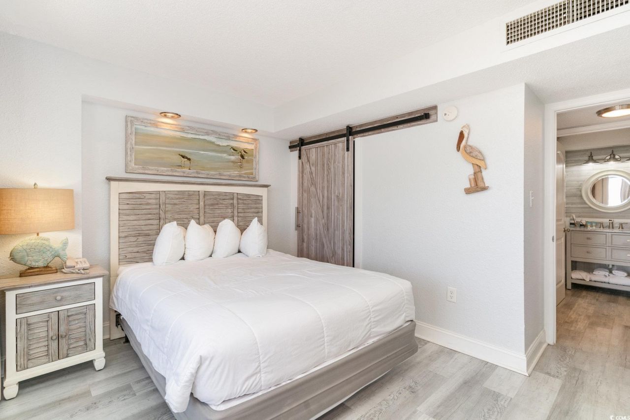 9550 Shore Dr.  Photo 14